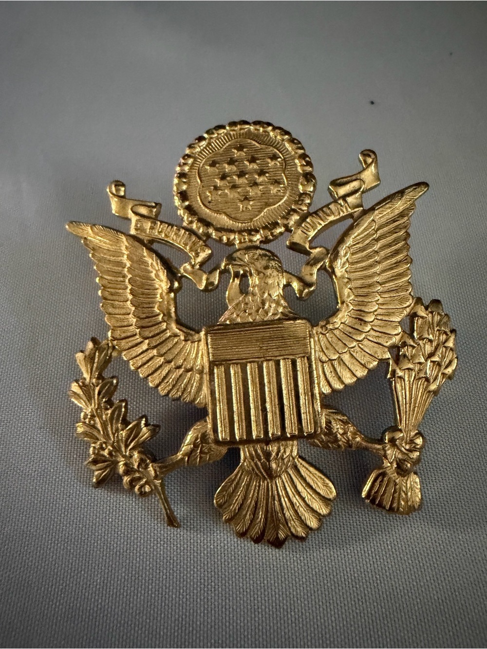 Vintage Gold-tone Eagle Pin on Blue Card - Picture 4 of 7